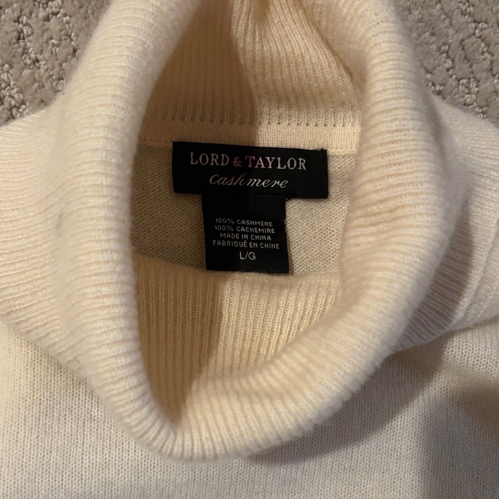 100% cashmere Cream Turtleneck Sweater - Picture 2 of 4